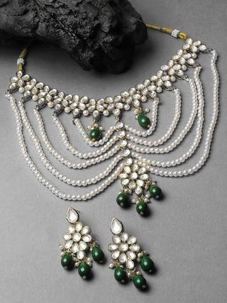 Karatcart Pearl Beaded and Green Tumble Kundan Choker Neckalce Set for Women